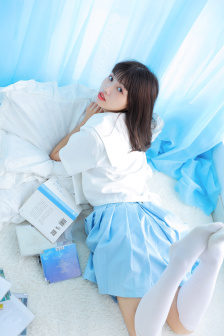 美女扒开胸罩露出奶头的